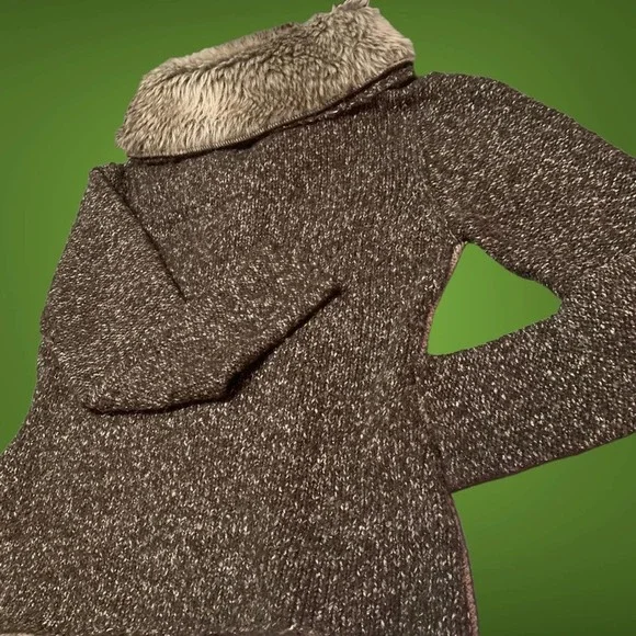 Keren Hart coffee Color cardigan sweater, faux fur collar. Large - Picture 7 of 16